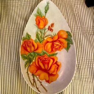 ♥️❤️Vintage Egg shaped plate with roses